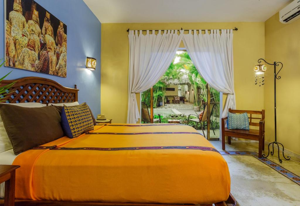 מיטה או מיטות בחדר ב-Casa Del Maya Bed & Breakfast