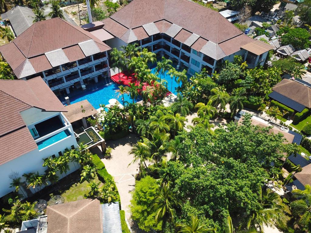 Bazén v ubytování Lanta Sand Resort & Spa nebo v jeho okolí
