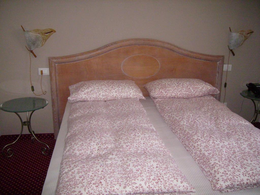 Postel nebo postele na pokoji v ubytování Hotel Adler