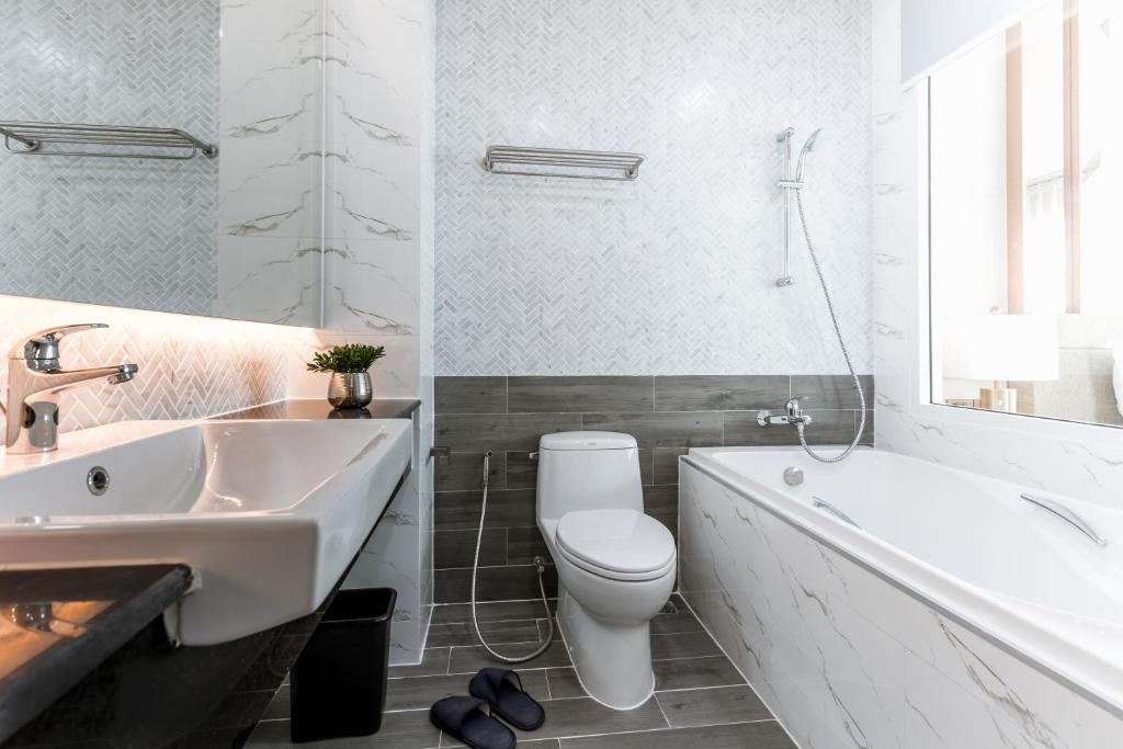 
Grand Deluxe King with City View
