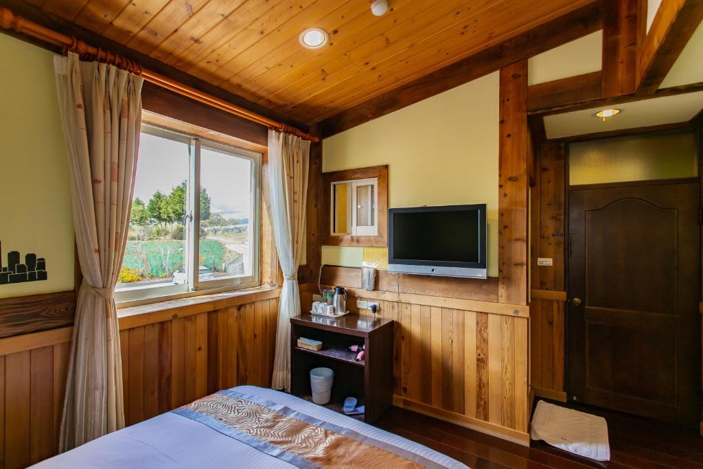 TV a/nebo společenská místnost v ubytování Shepherd's B&B