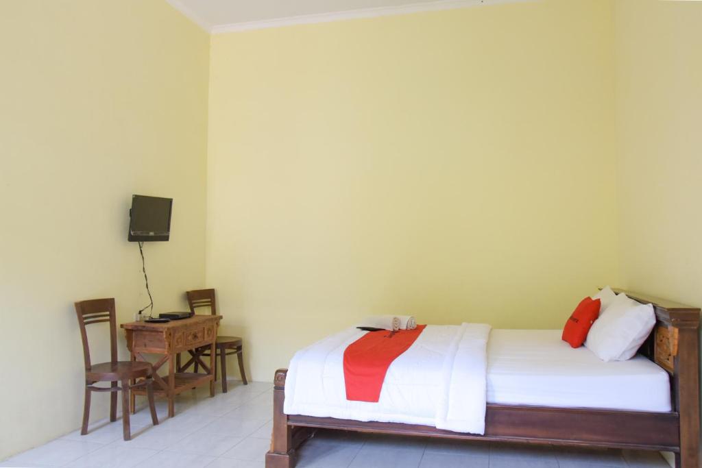 RedDoorz Syariah near Balai Kota Probolinggo 2 - Chambre Double