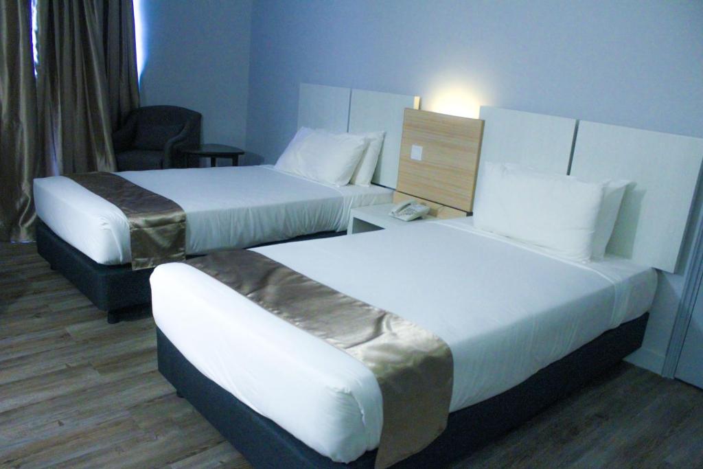 Postel nebo postele na pokoji v ubytování The Grand Beach Resort Port Dickson
