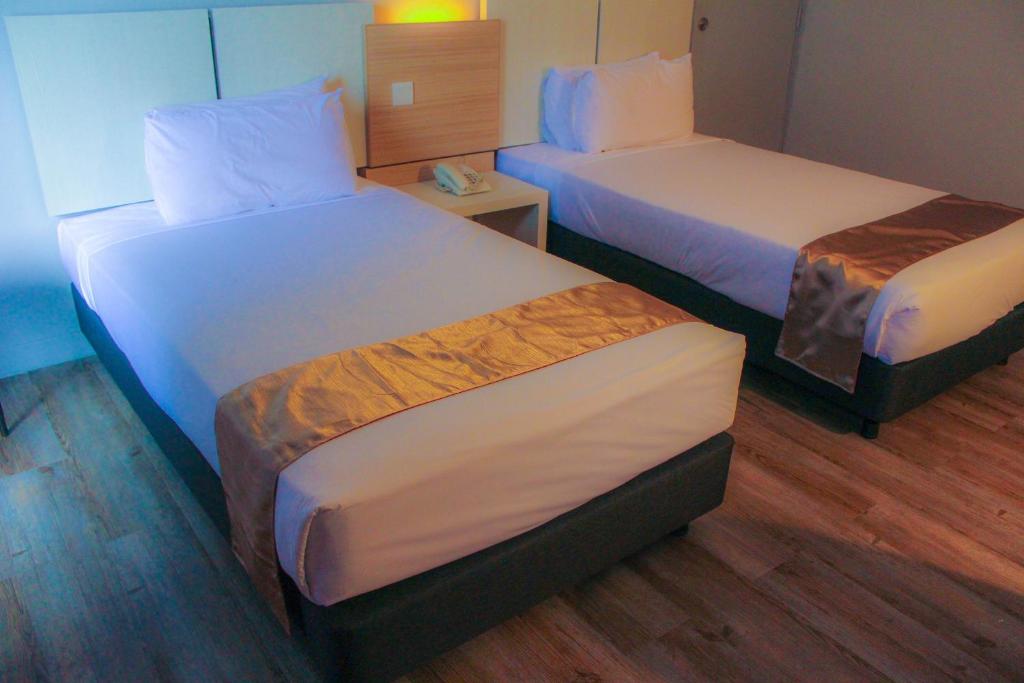 Postel nebo postele na pokoji v ubytování The Grand Beach Resort Port Dickson