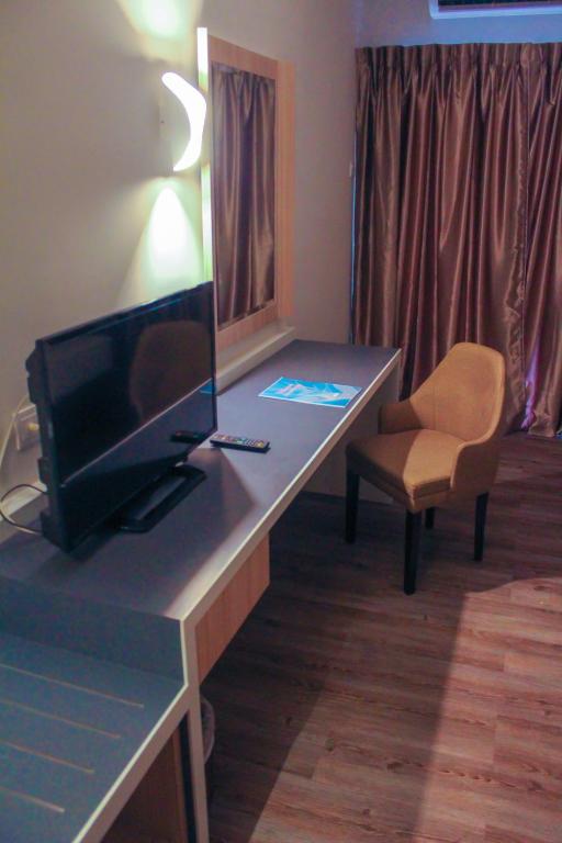 TV a/nebo společenská místnost v ubytování The Grand Beach Resort Port Dickson