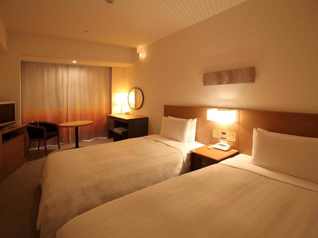 Postel nebo postele na pokoji v ubytování Grand Prince Hotel Hiroshima