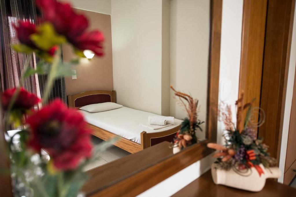 Postel nebo postele na pokoji v ubytování Hotel Alexandros
