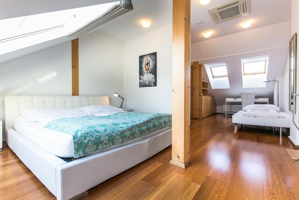 Attic Apartment by Wenceslas Square - 9