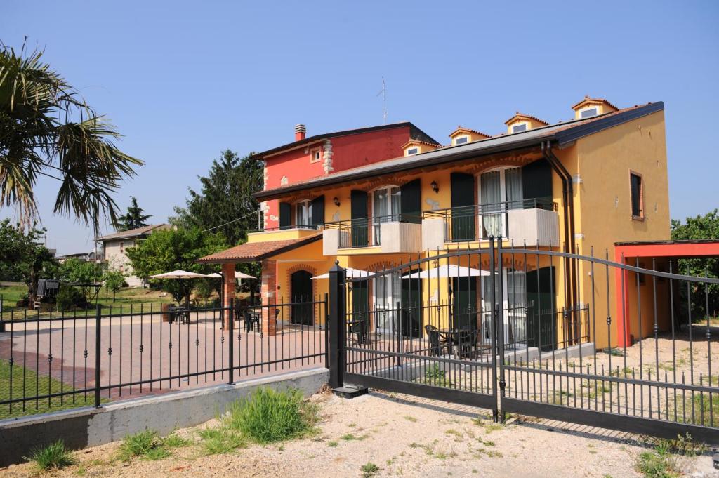 The building in which a vidéki vendégházakat is located