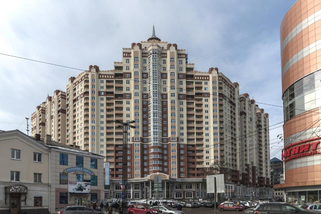 a large building in the middle of a city at Apartment on Kukolkina in Voronezh