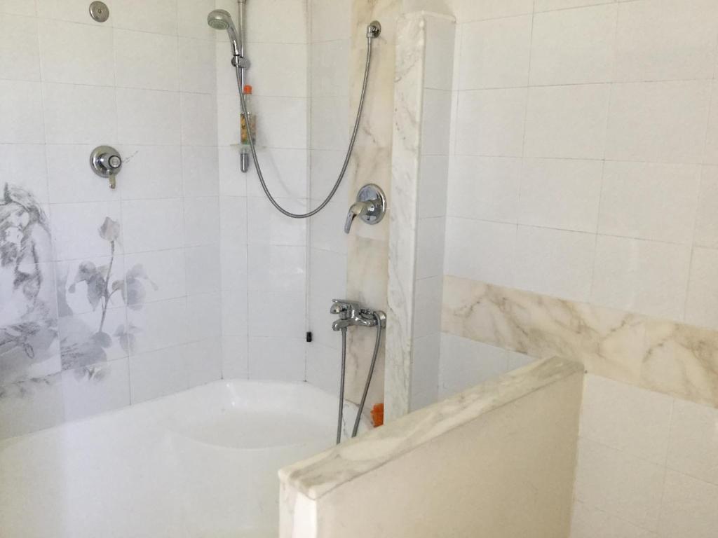 A bathroom at Villa Mara