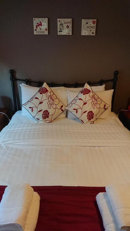 Victoria Cloisters Apartments - One-Bedroom Apartment Double Bed (maximum 2)