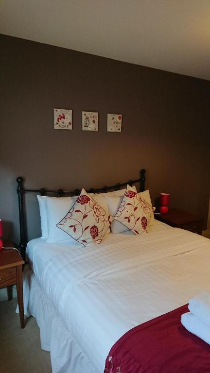 Victoria Cloisters Apartments - 