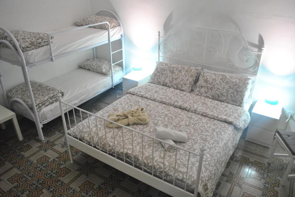 Postel nebo postele na pokoji v ubytování Sunrise Hostel & Rooms