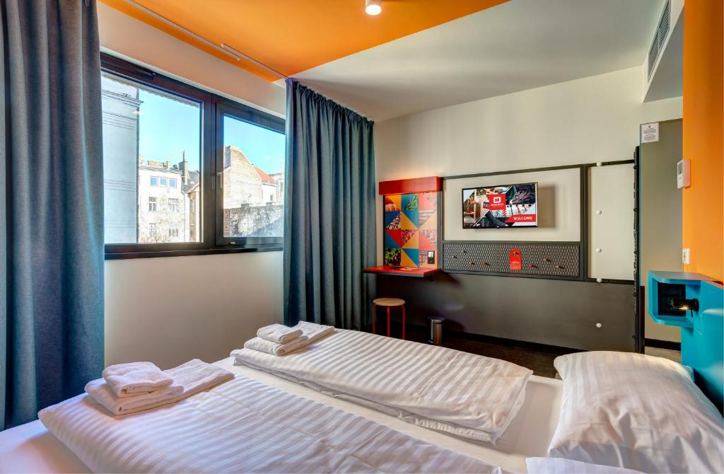 A bed or beds in a room at MEININGER Budapest Great Market Hall