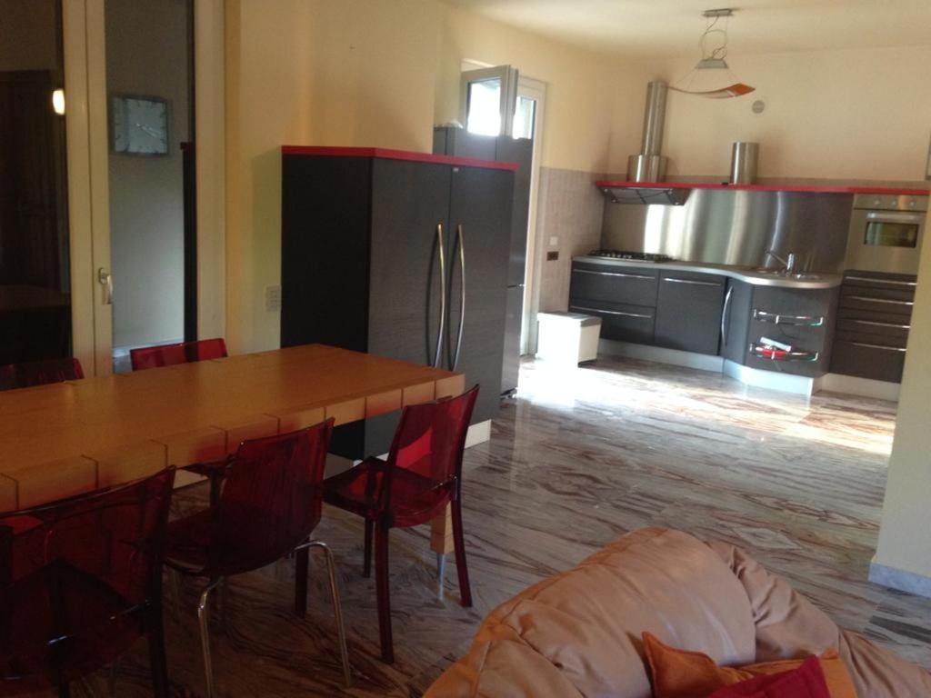 A kitchen or kitchenette at Villa Mara