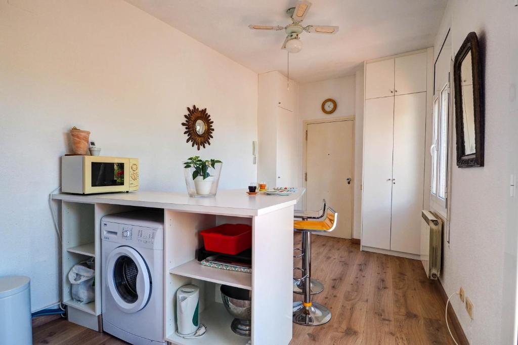 Kuchyň nebo kuchyňský kout v ubytování Secret Garden Apartment by Hello Homes Sitges