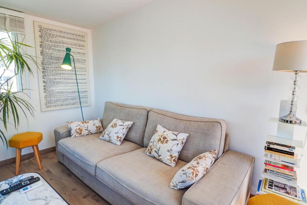 Posezení v ubytování Secret Garden Apartment by Hello Homes Sitges