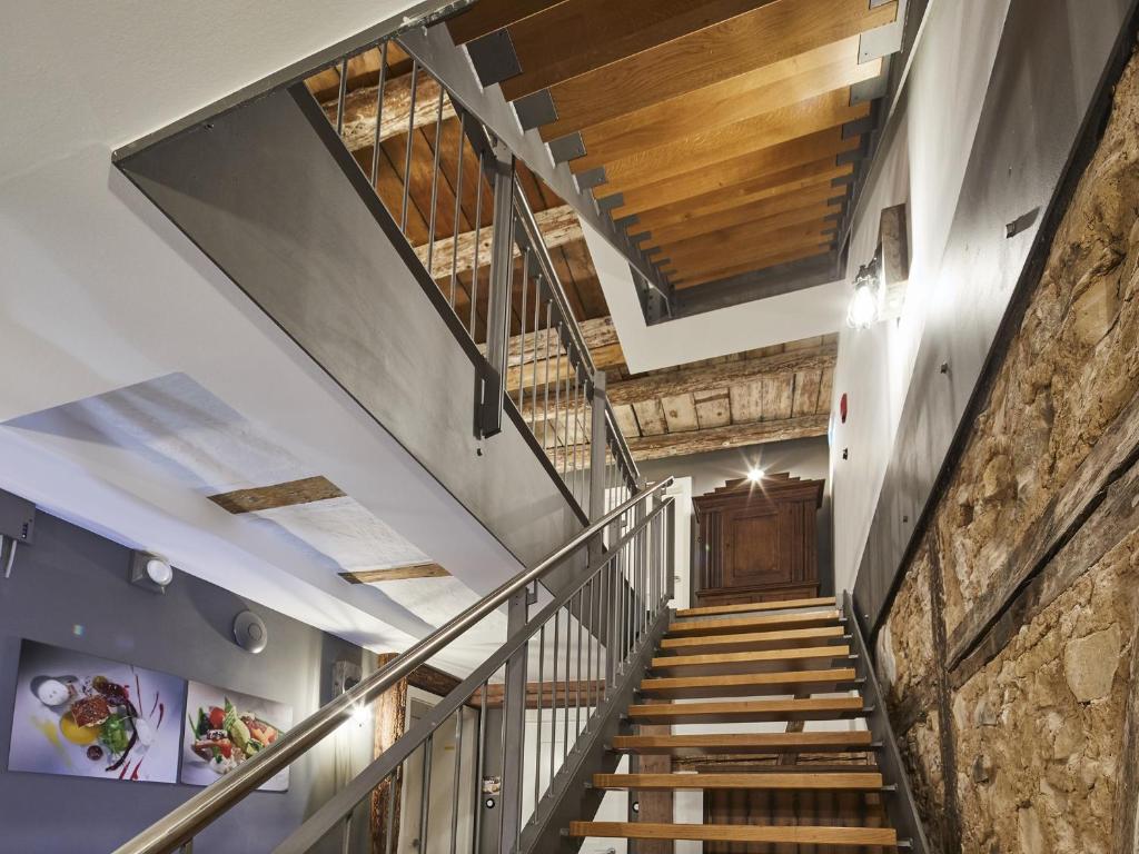 a staircase in a building with wooden ceilings at Bachofer in Waiblingen