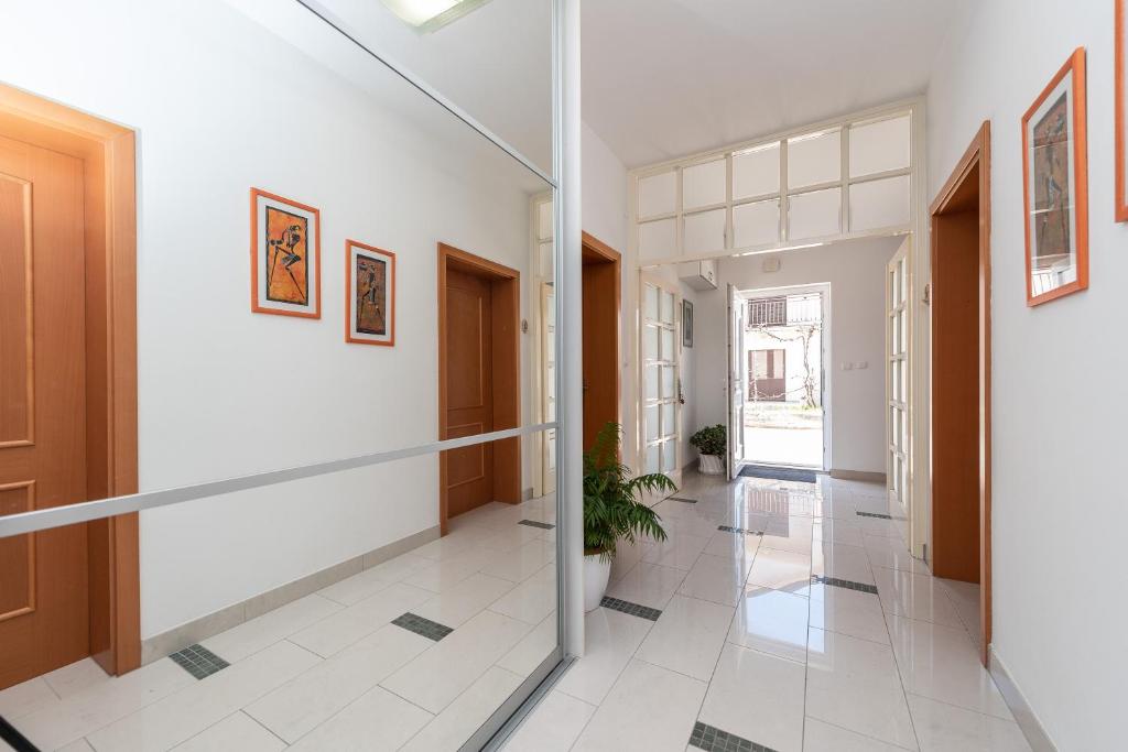 Fotografie z fotogalerie ubytování Centrally located apartment for 16 v Novalji