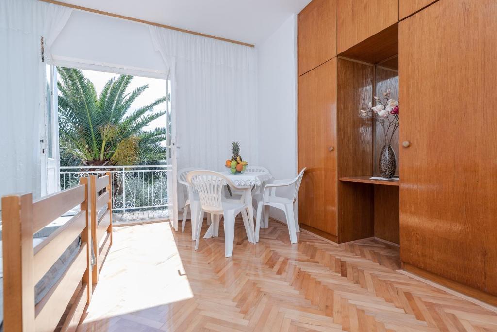 Fotografie z fotogalerie ubytování Centrally located apartment for 16 v Novalji