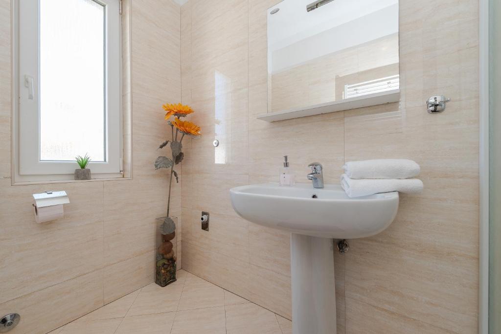 Koupelna v ubytování Centrally located apartment for 16