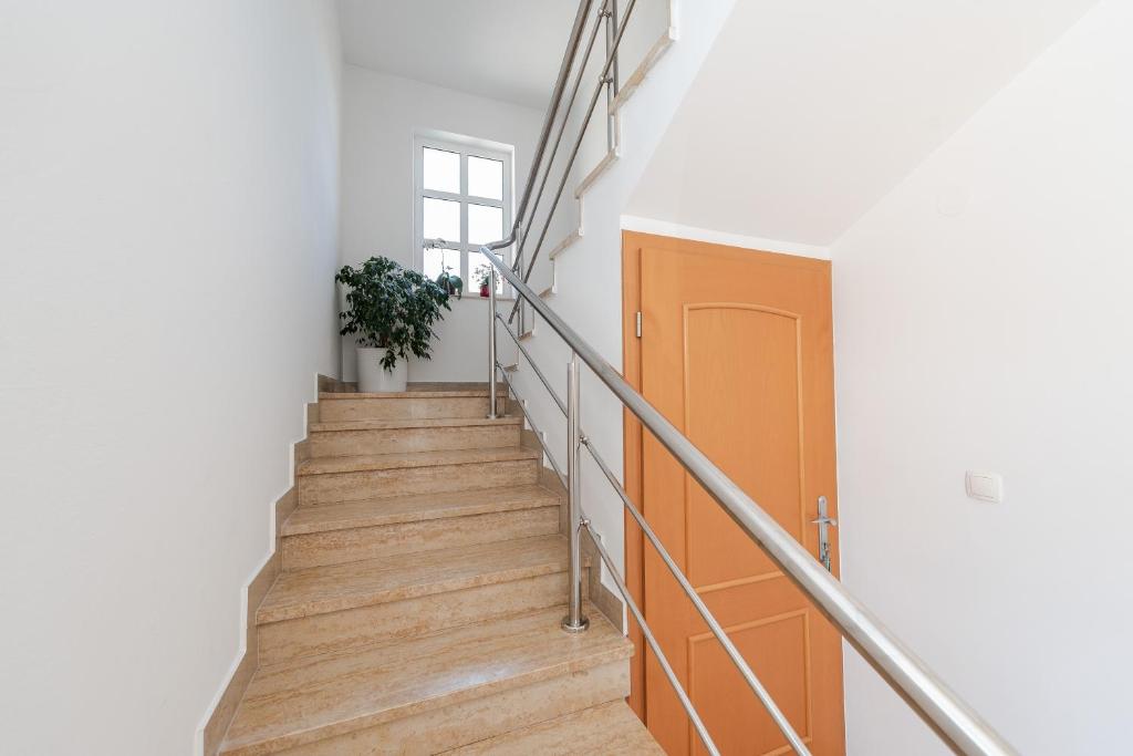 Fotografie z fotogalerie ubytování Centrally located apartment for 16 v Novalji