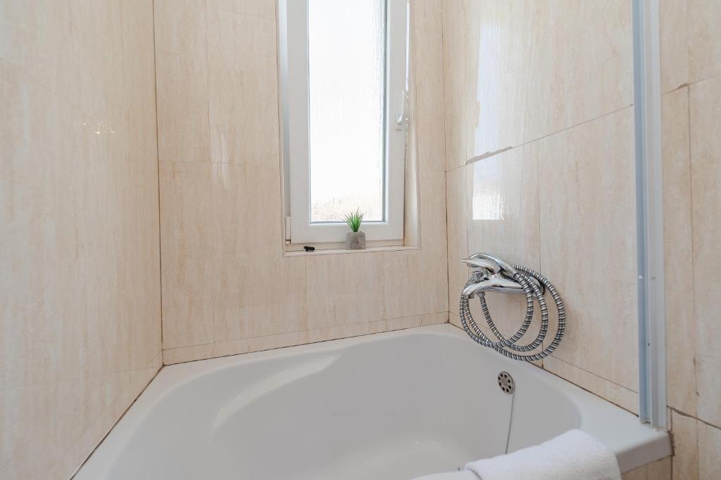 Koupelna v ubytování Centrally located apartment for 16