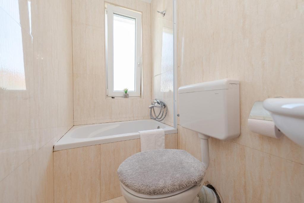 Koupelna v ubytování Centrally located apartment for 16