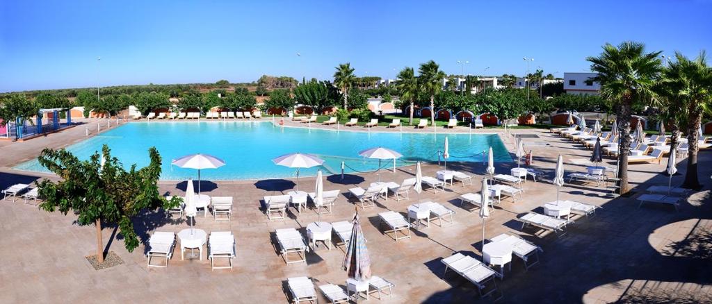 Bazén v ubytování Chiusurelle Village Resort nebo v jeho okolí