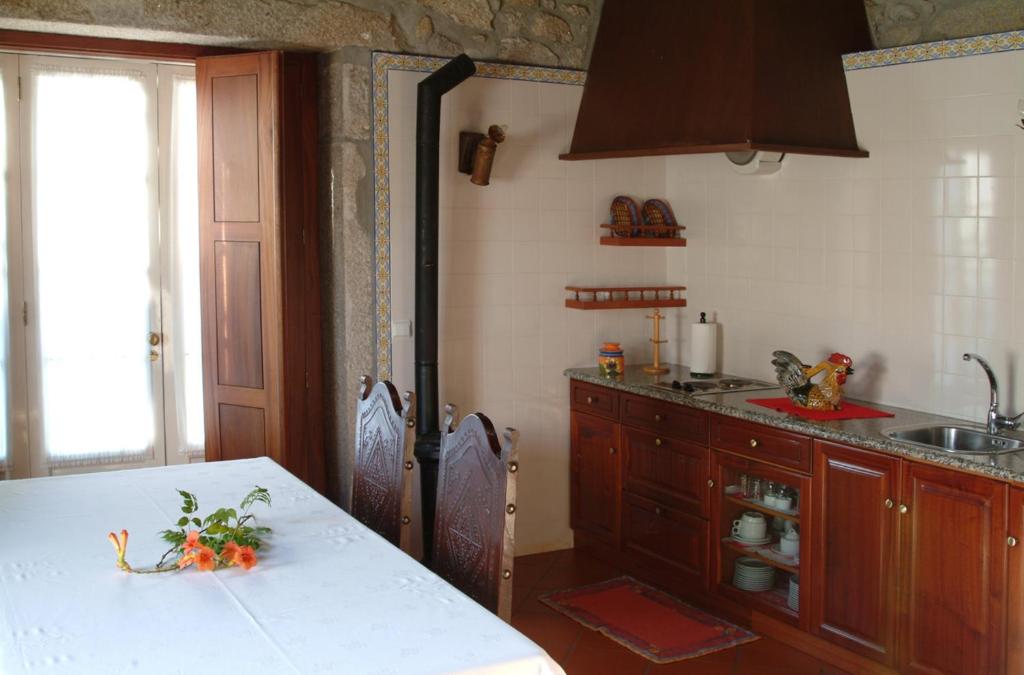 Kuchyň nebo kuchyňský kout v ubytování Quinta do Vale do Monte