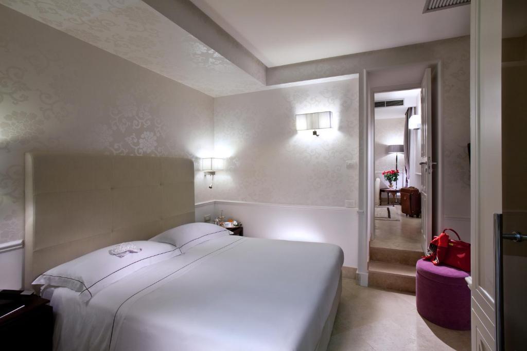 Кровать или кровати в номере The Ashbee Hotel