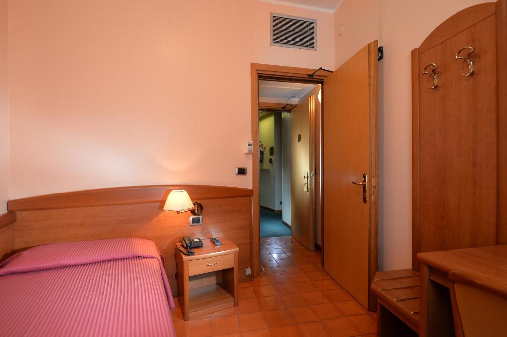 Postel nebo postele na pokoji v ubytování Hotel Siena