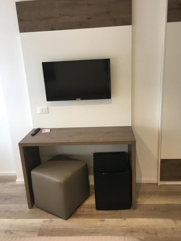 TV a/nebo společenská místnost v ubytování Albergo Rosa