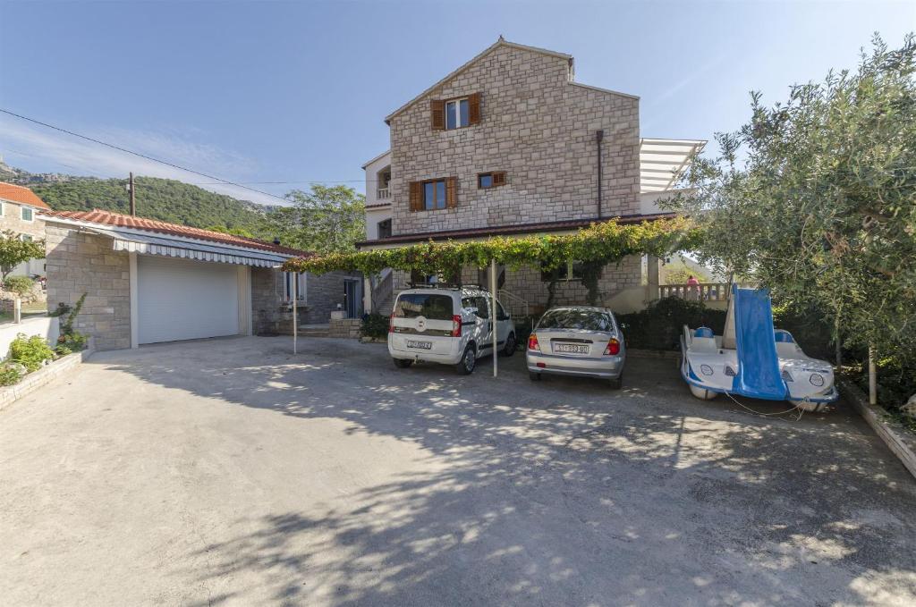 Apartments and Rooms LEA