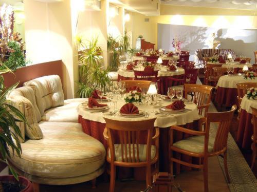 A seating area at Philippion
