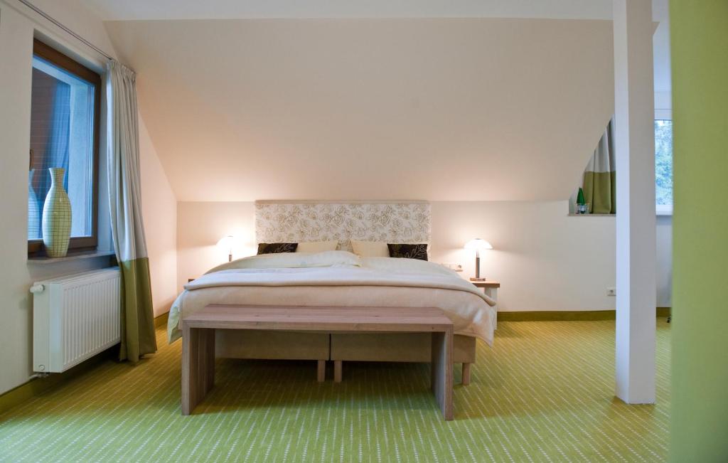 Postel nebo postele na pokoji v ubytování Berggasthof & Hotel Sennhütte