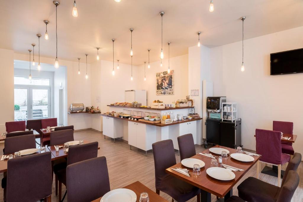 Kuchyň nebo kuchyňský kout v ubytování Beverly Hills Hotel