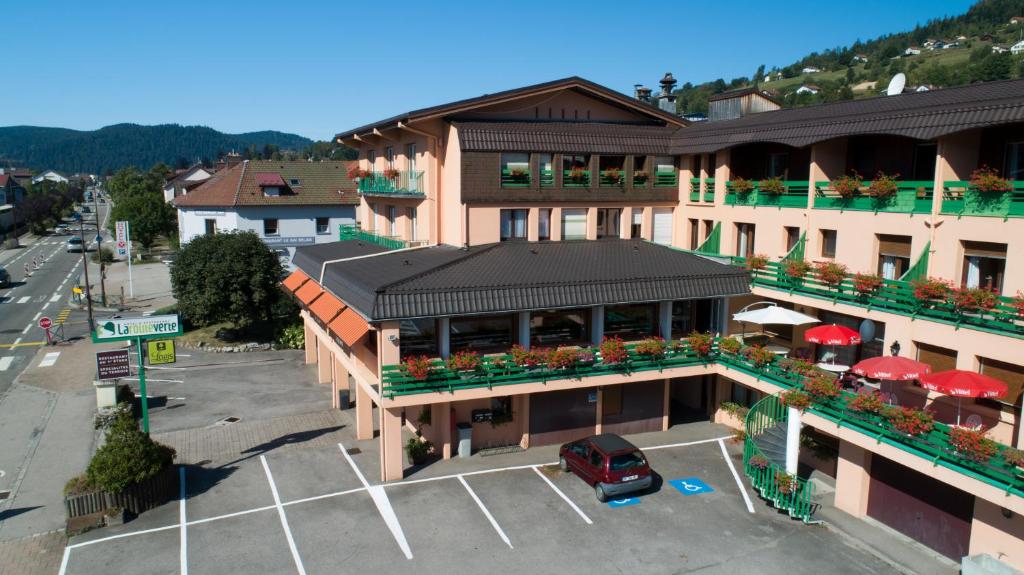 Nespecifikovaný výhled na hory nebo výhled na hory při pohledu z hotelu