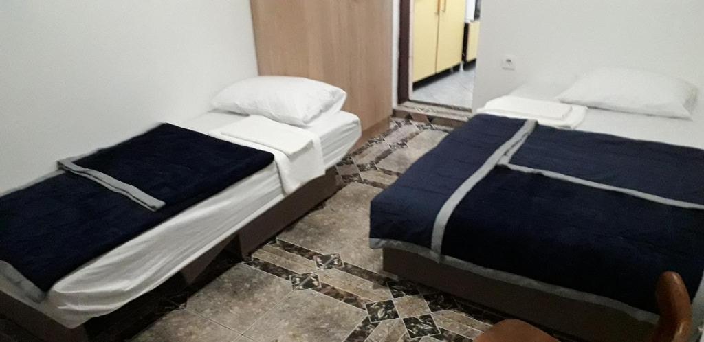 Postel nebo postele na pokoji v ubytování Mini Garsonjera