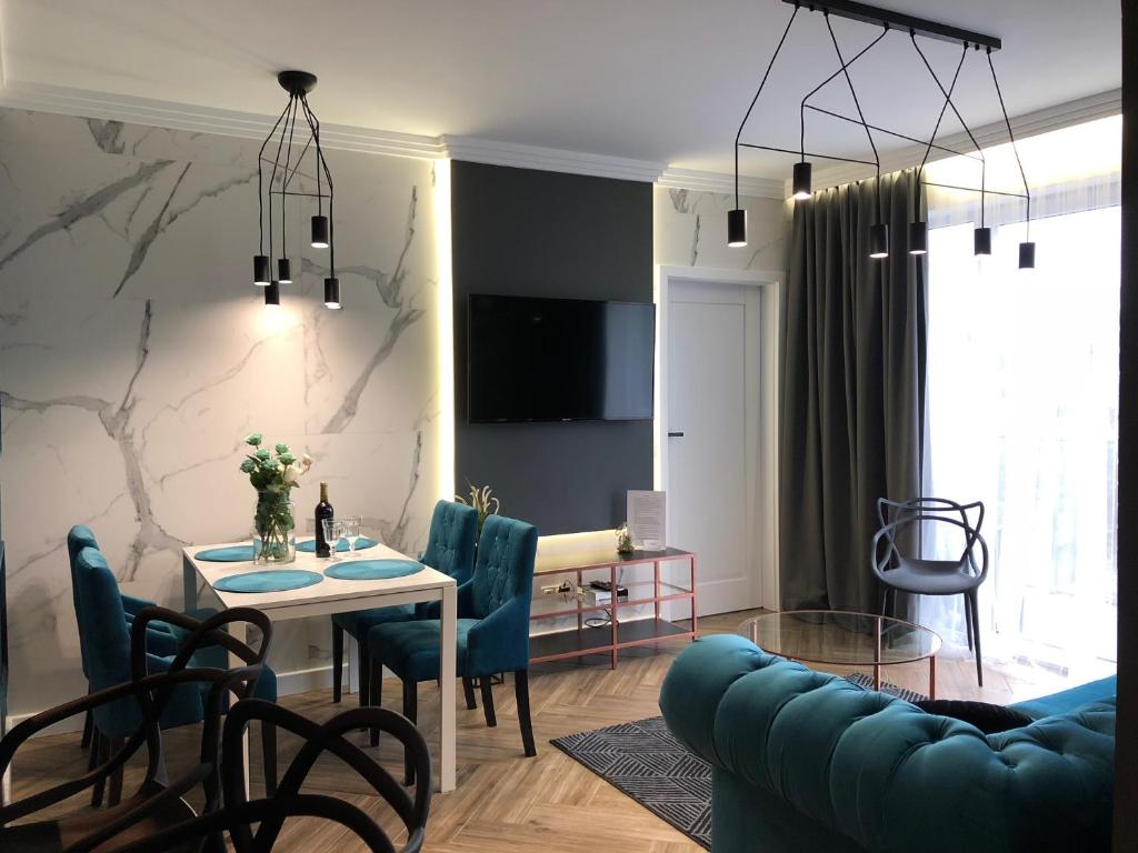 A television and/or entertainment centre at Family & Business Sauna Apartments No 4 Leśny nad Zalewem Cedzyna - 2 Bedroom with Private Sauna, Bath with Hydromassage, Terrace, Parking, Catering Options