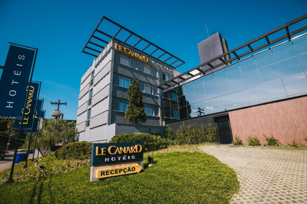 Gallery image of Le CanarD Joinville in Joinville