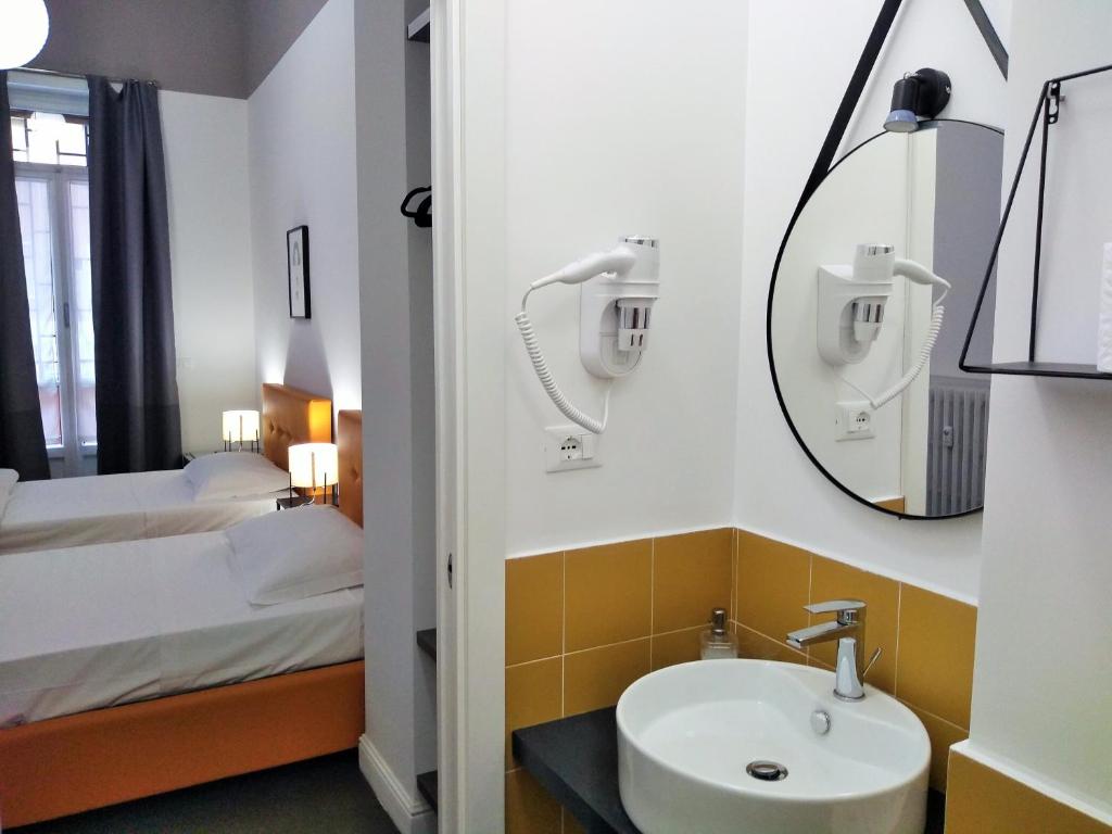 A bathroom at Casa Italiano - BestBnB Garbatella
