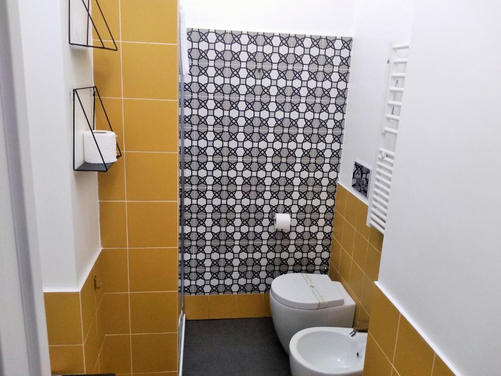 A bathroom at Casa Italiano - BestBnB Garbatella