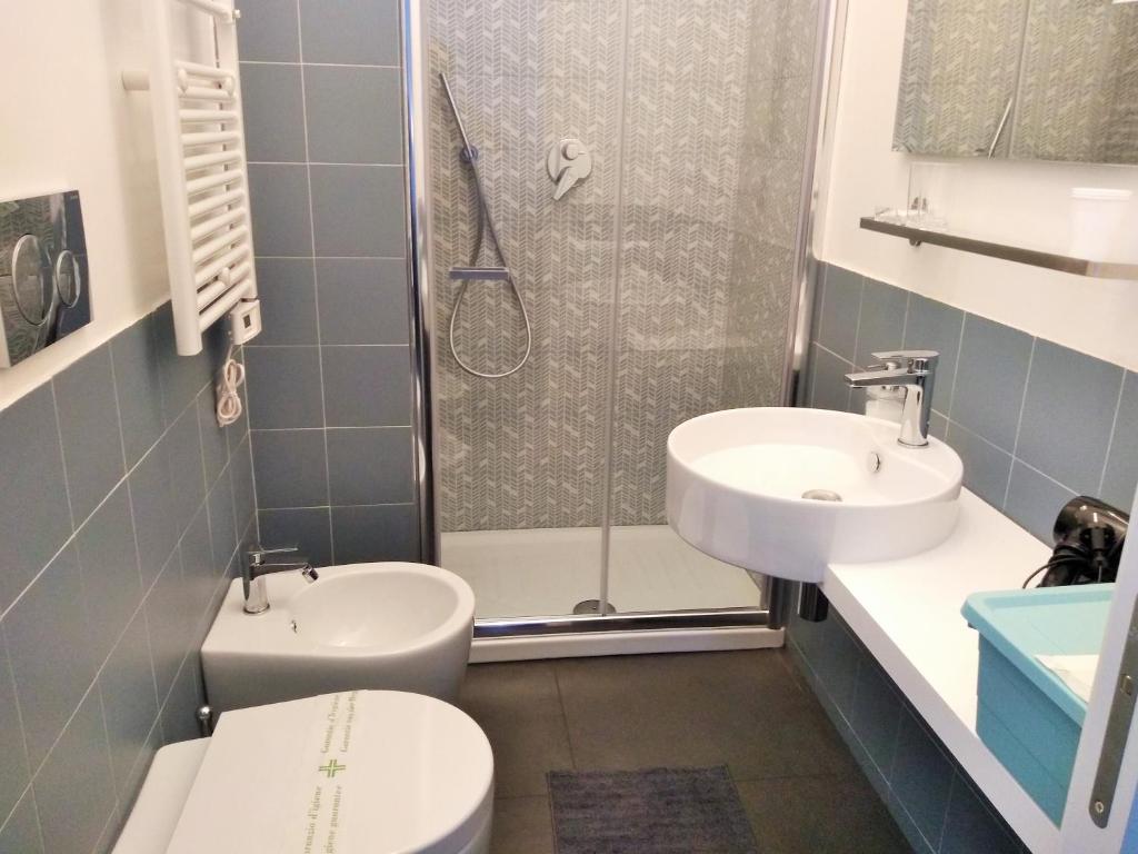 A bathroom at Casa Italiano - BestBnB Garbatella