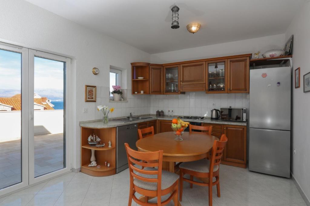 Kuchyň nebo kuchyňský kout v ubytování Apartment Perina