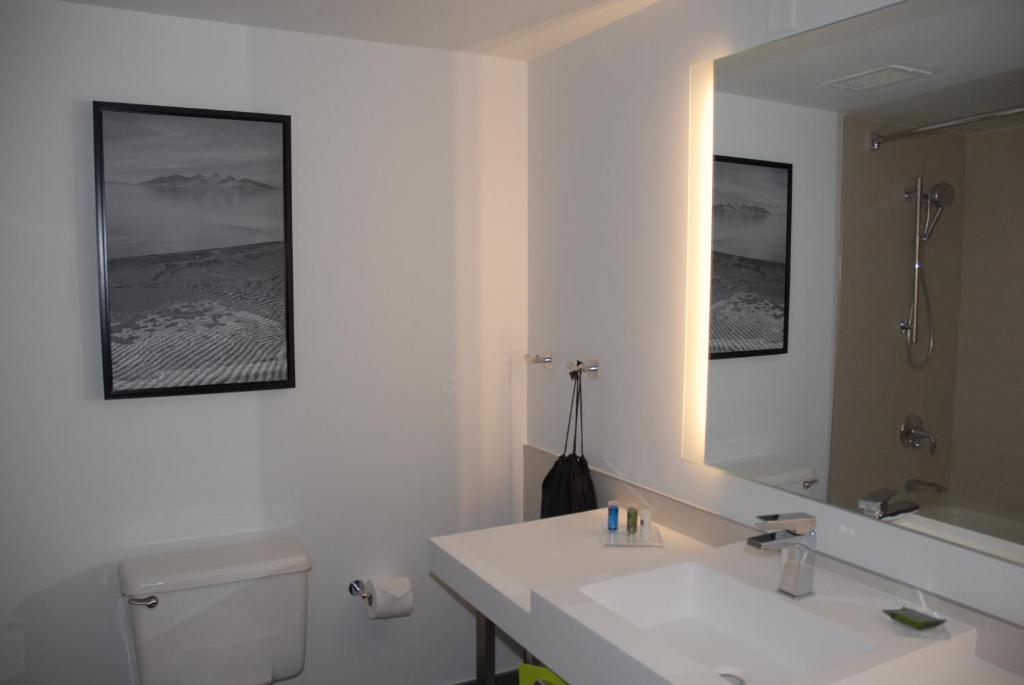 Radisson Hotel Salt Lake City Downtown - King Suite Mit Roll -In -Dusche - Zugang Zur Behinderung/Nichtrauchen