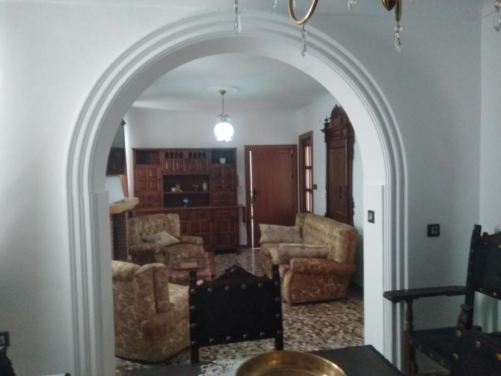 A seating area at Casa de Los Albas 4p