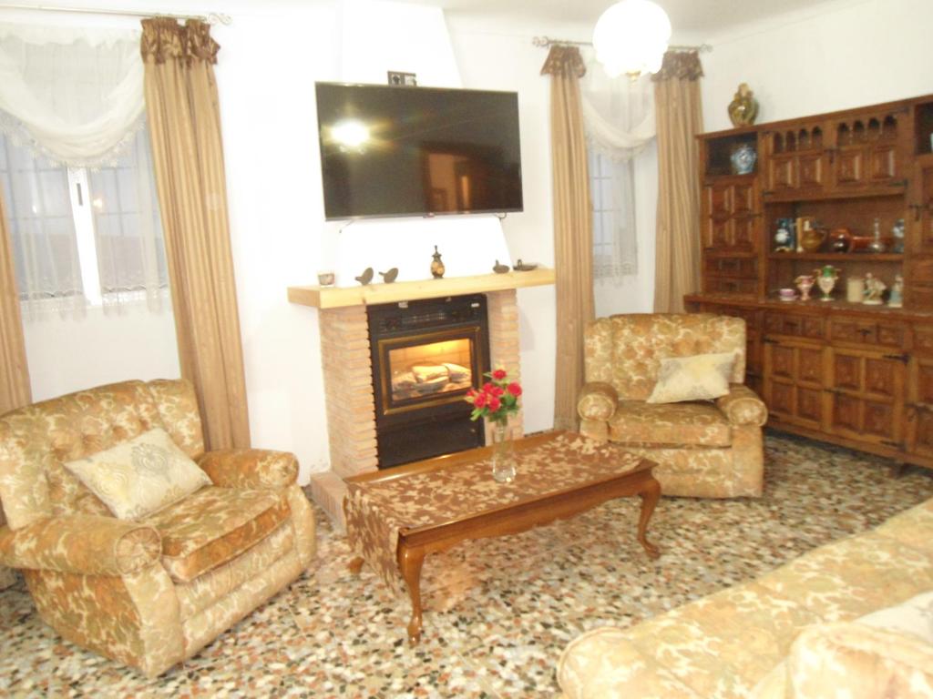 A seating area at Casa de Los Albas 4p