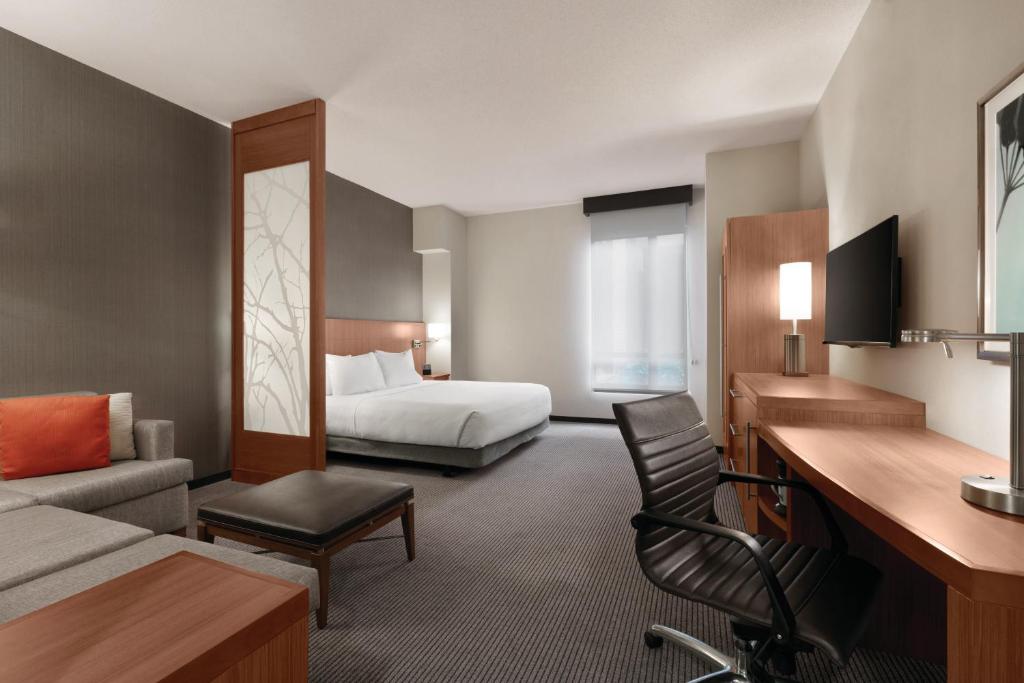 Hyatt Place Baltimore Inner Harbor - King Room With Sofa Bed